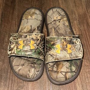 Boys UNDER ARMOUR Ignite IV Realtree Camo Slide Sandals / Size 5Y